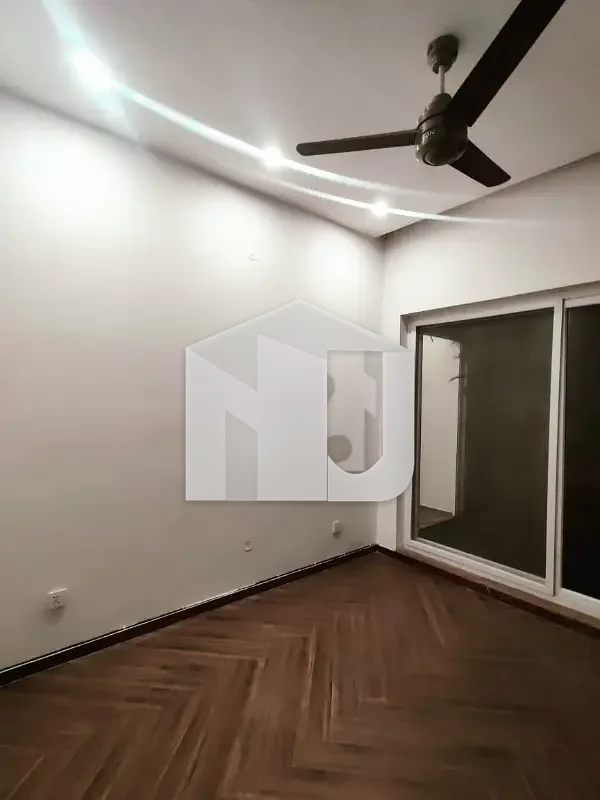 10 Marla Brand New Designer House, photo 12