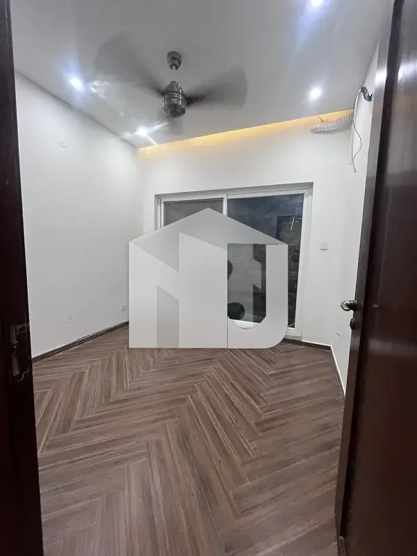 10 Marla Brand New Designer House, photo 17