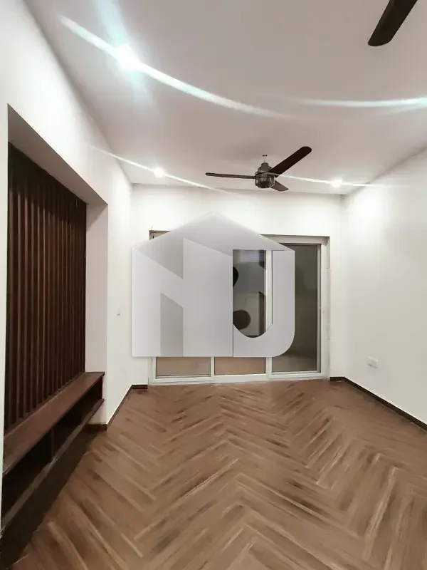 10 Marla Brand New Designer House, photo 9