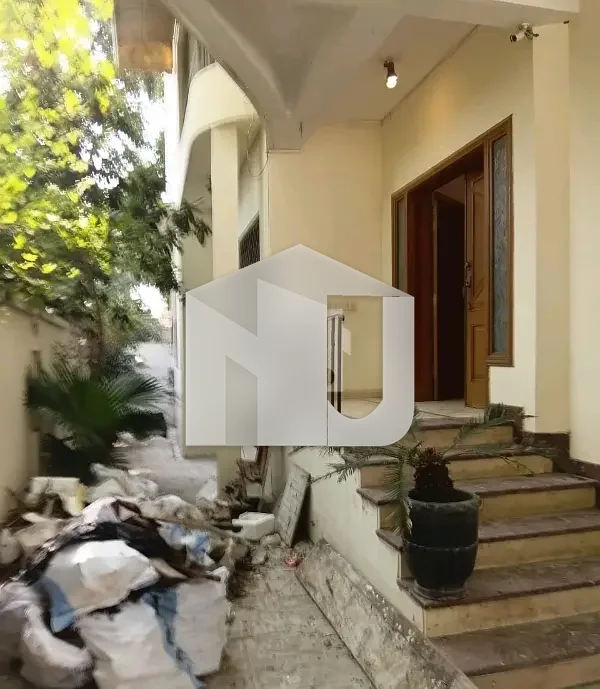 400 Square Yards House Ideally Situated In G-6/4, photo 8