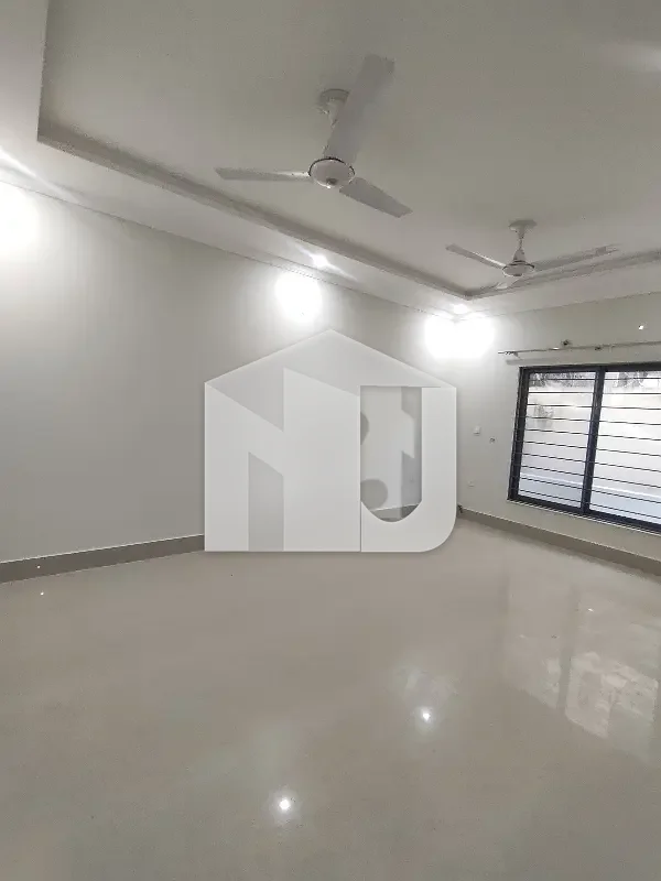 E-11 Mind Blowing Location Main Road What A Outstanding Triple Storey Full House For Rent, photo 8
