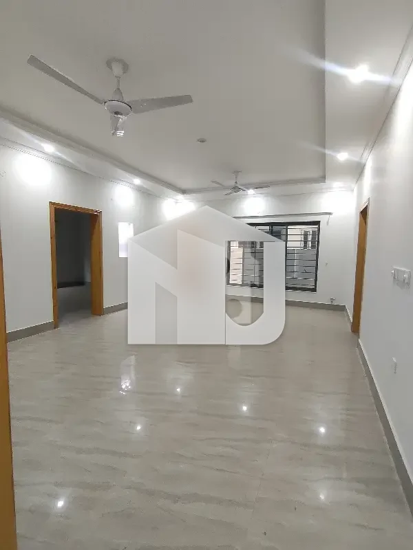 E-11 Mind Blowing Location Main Road What A Outstanding Triple Storey Full House For Rent, photo 3
