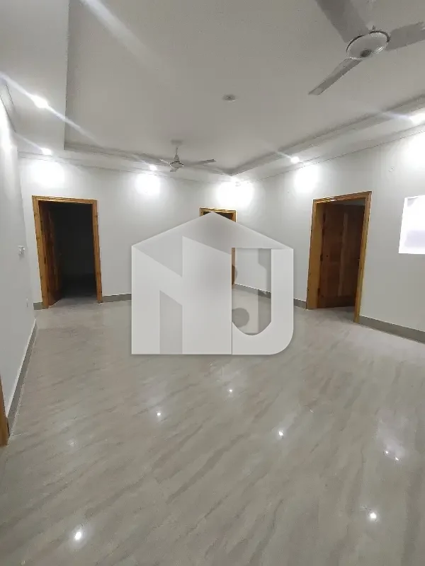 E-11 Mind Blowing Location Main Road What A Outstanding Triple Storey Full House For Rent, photo 5