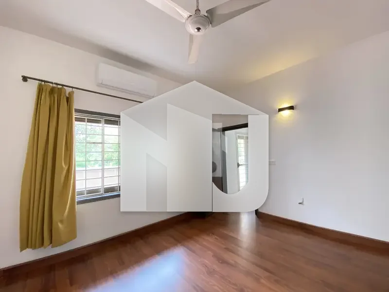 Beautiful House Available For Rent With Big Lawn On Prime Location, photo 19