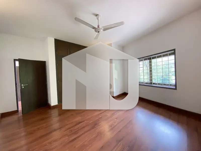 Beautiful House Available For Rent With Big Lawn On Prime Location, photo 21