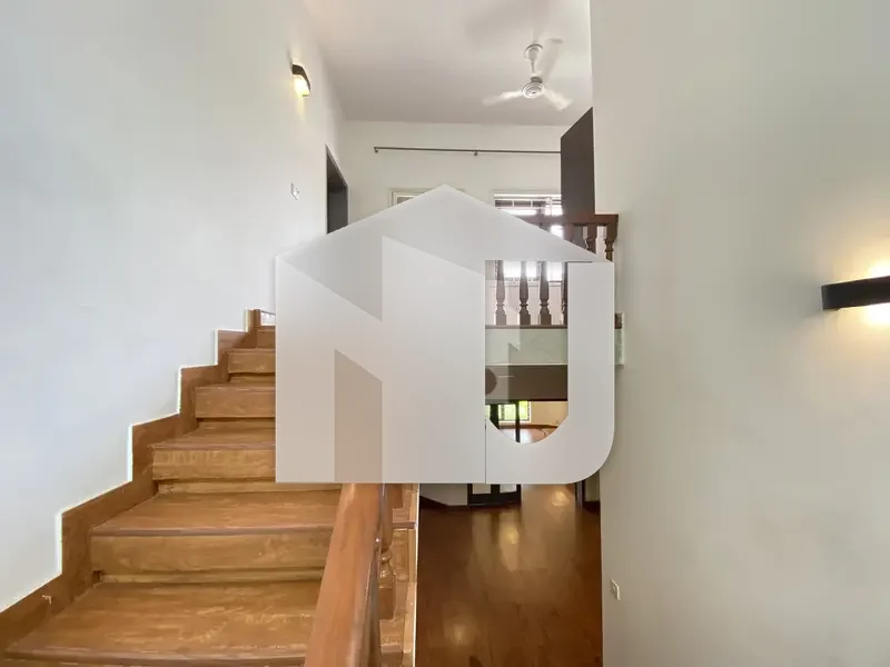 Beautiful House Available For Rent With Big Lawn On Prime Location, photo 27