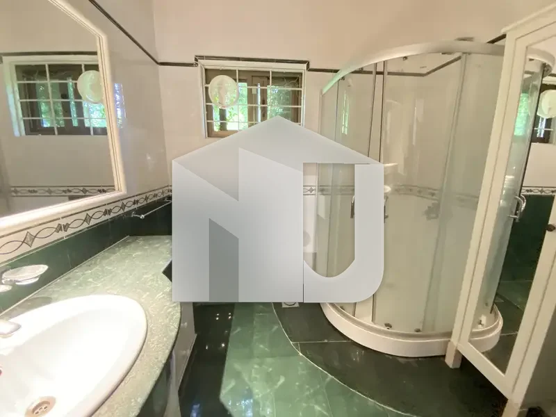 Beautiful House Available For Rent With Big Lawn On Prime Location, photo 18