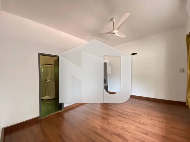 Beautiful House Available For Rent With Big Lawn On Prime Location, photo 16