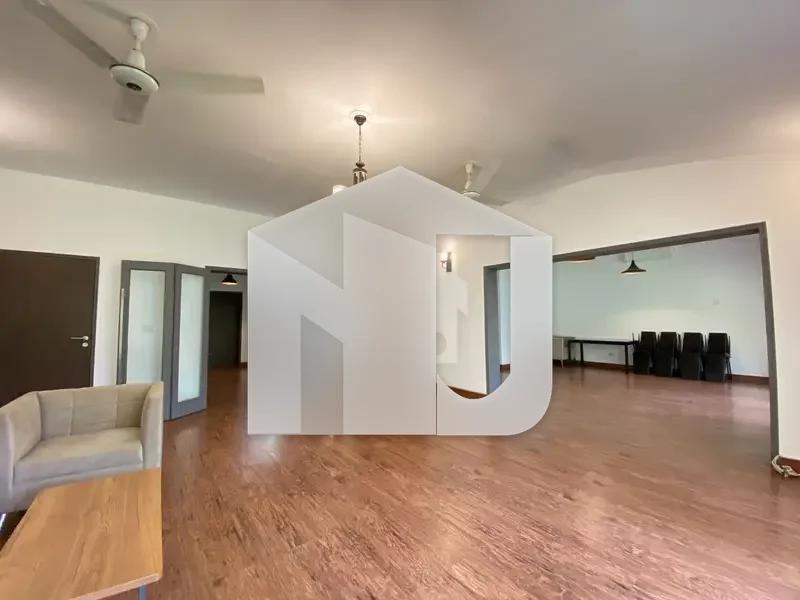Beautiful House Available For Rent With Big Lawn On Prime Location, photo 13