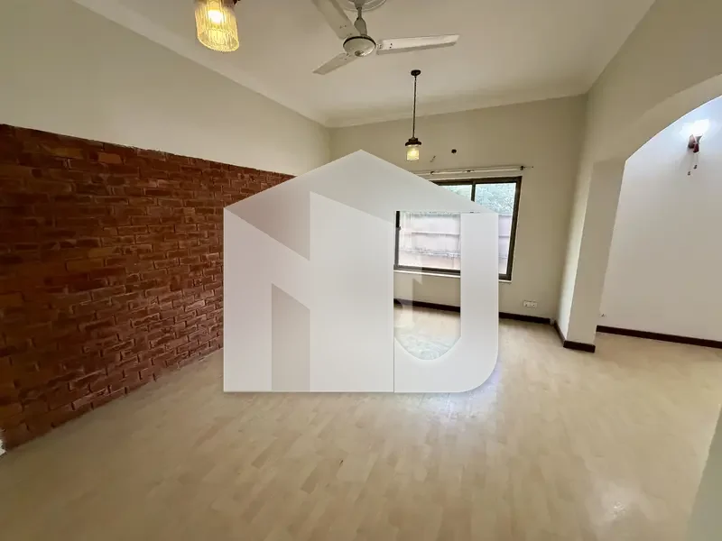 House For Rent With Basement In F-7 On Prime Location, photo 3