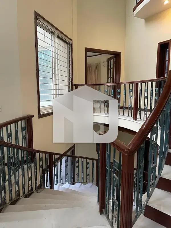 2 KANAL RENNOVATED FULL HOUSE FOR RENT IN F-7, photo 5