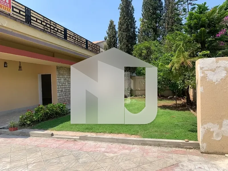 Like New 5 Bedrooms House With Gareen Lawn For Rent In F-7 Islamabad, photo 8