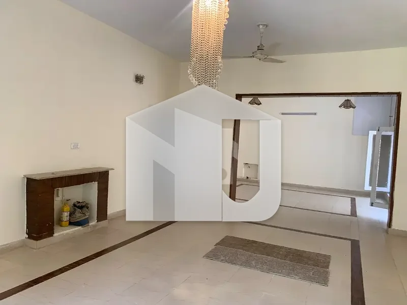 Like New 5 Bedrooms House With Gareen Lawn For Rent In F-7 Islamabad, photo 2