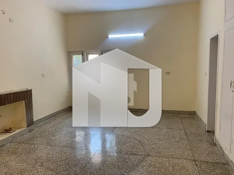 Like New 5 Bedrooms House With Gareen Lawn For Rent In F-7 Islamabad, photo 5