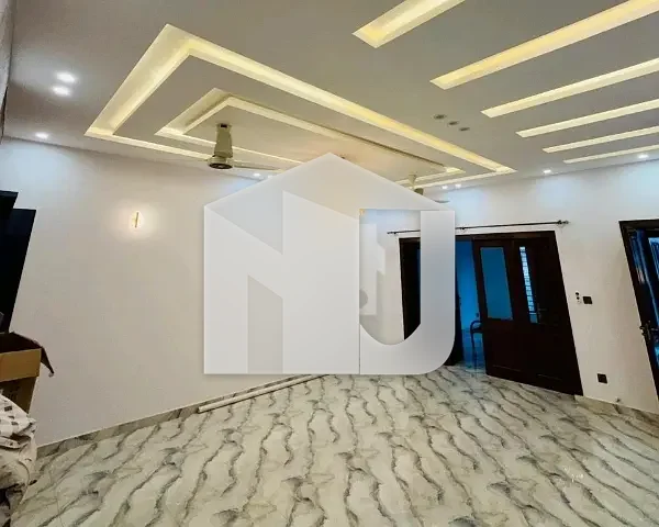 Stunning House 10 Bedrooms Attached Washrooms DD TvL SQ Rent Demand 5.50 Lac, photo 2