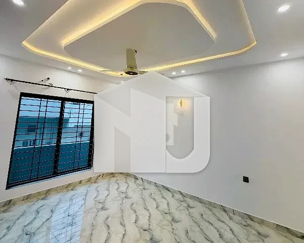 Stunning House 10 Bedrooms Attached Washrooms DD TvL SQ Rent Demand 5.50 Lac, photo 6