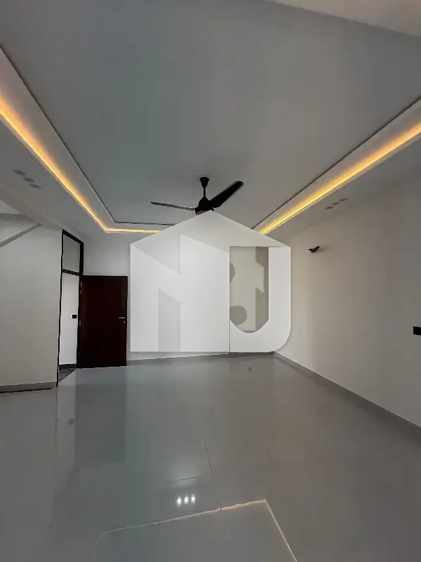 Stunning House 10 Bedrooms Attached Washrooms DD TvL SQ Rent Demand 5.50 Lac, photo 13