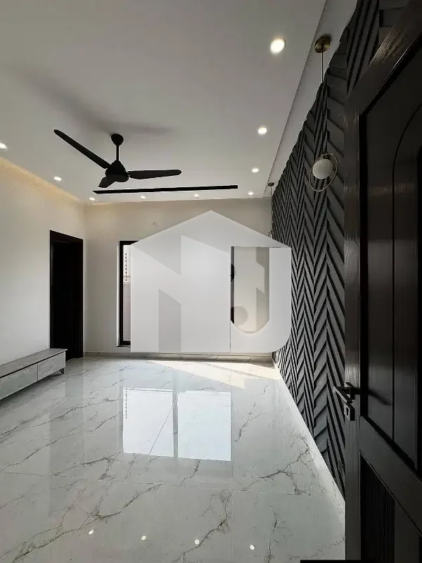 BRAND NEW LAVISH HOUSE FOR RENT IN SECTOR F-7 ISLAMABAD, photo 25