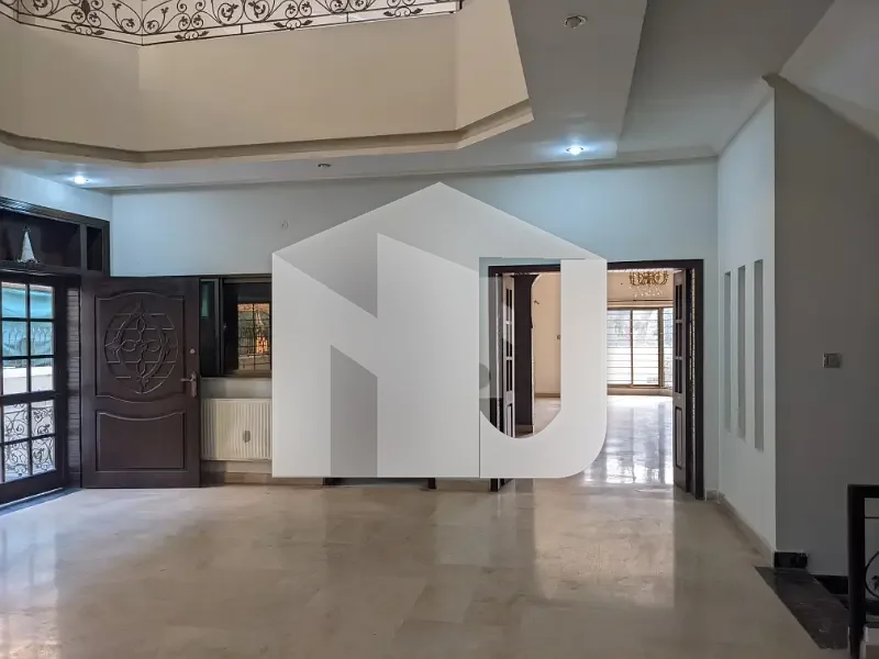 FOR RENT Renovated 7-Bedrooms Triple Storey House F_8/1, photo 2