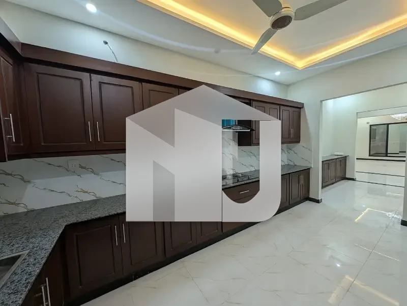1 Kanal Designer House For Rent in DHA phase 1, photo 8