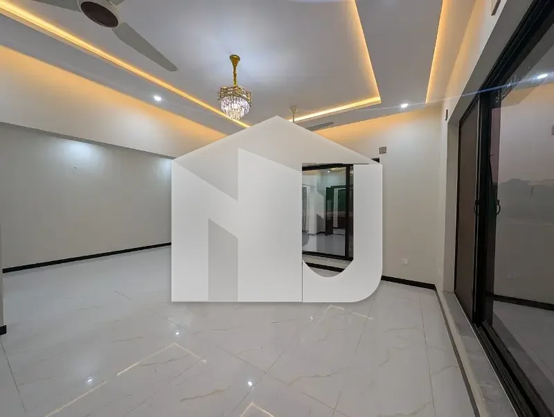 1 Kanal Designer House For Rent in DHA phase 1, photo 2