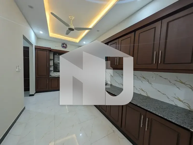 1 Kanal Designer House For Rent in DHA phase 1, photo 7