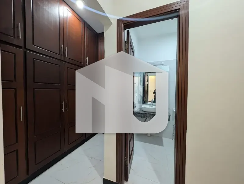 1 Kanal Designer House For Rent in DHA phase 1, photo 10