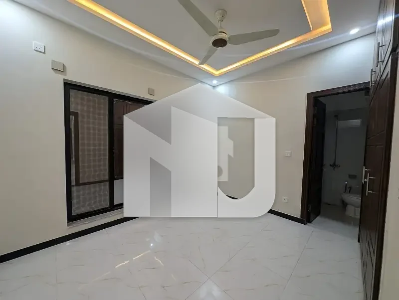 1 Kanal Designer House For Rent in DHA phase 1, photo 11