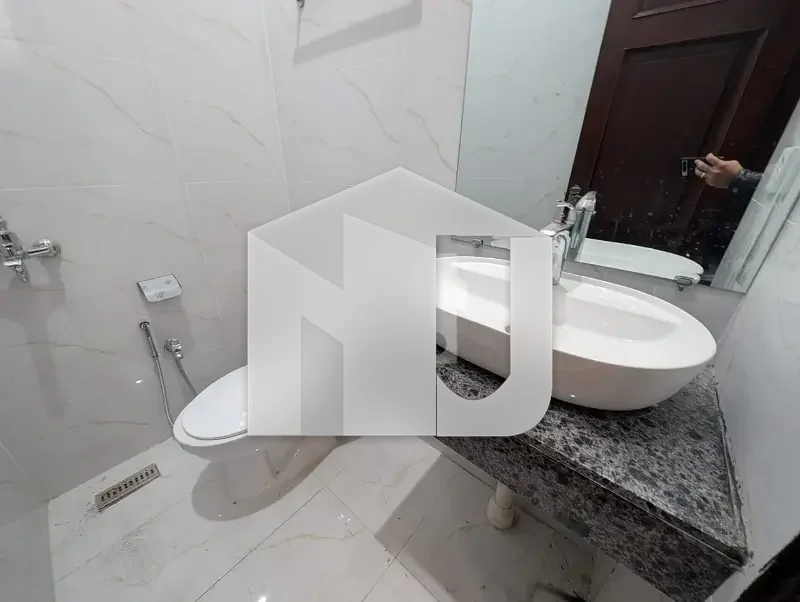 1 Kanal Designer House For Rent in DHA phase 1, photo 13
