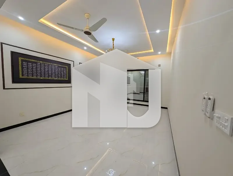 1 Kanal Designer House For Rent in DHA phase 1, photo 4