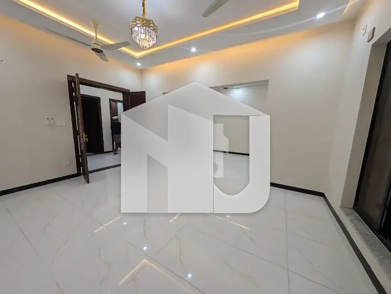 1 Kanal Designer House For Rent in DHA phase 1, photo 3