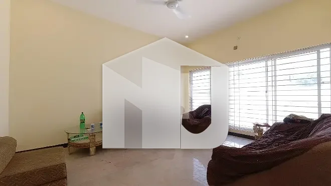 FOR RENT 500 Sqyrd Few Years Old 6 Beds Double Storey House Bani Gala, photo 4