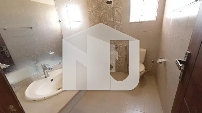 FOR RENT 500 Sqyrd Few Years Old 6 Beds Double Storey House Bani Gala, photo 8