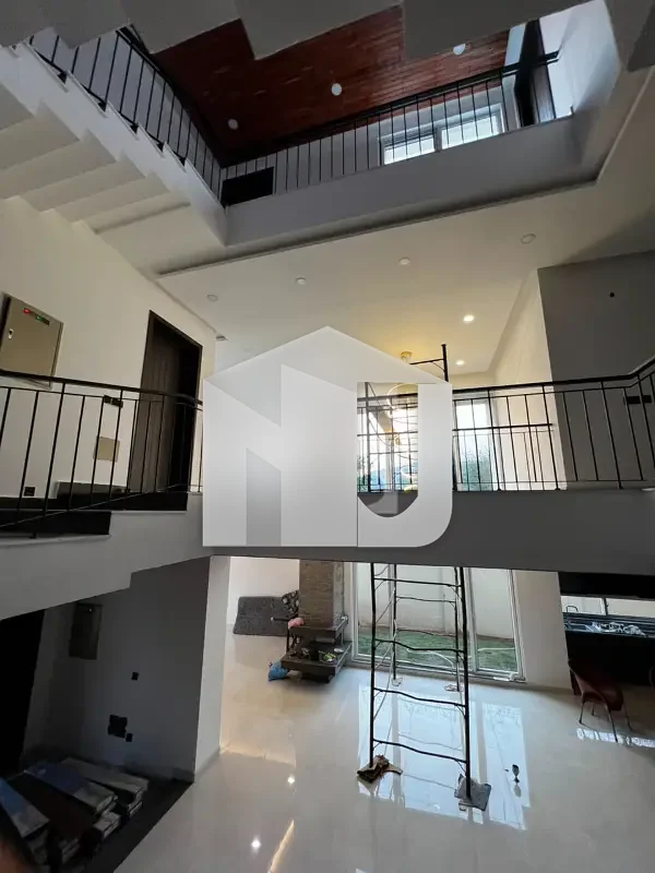 Brand New 14 Marla Triple Story Full House For Rent, photo 8