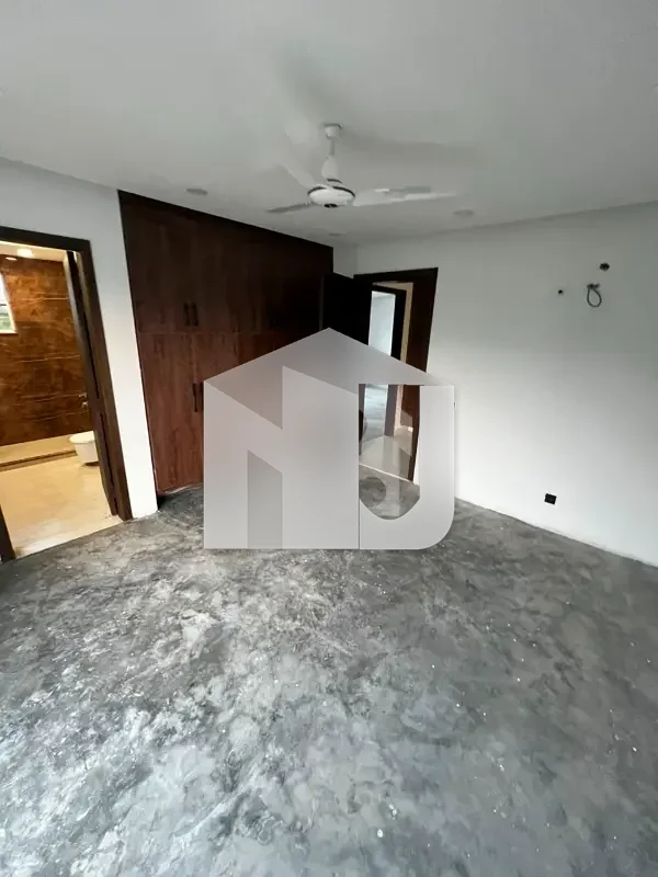 Brand New 14 Marla Triple Story Full House For Rent, photo 4