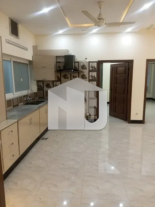 10 Marla Full House For Rent, photo 15
