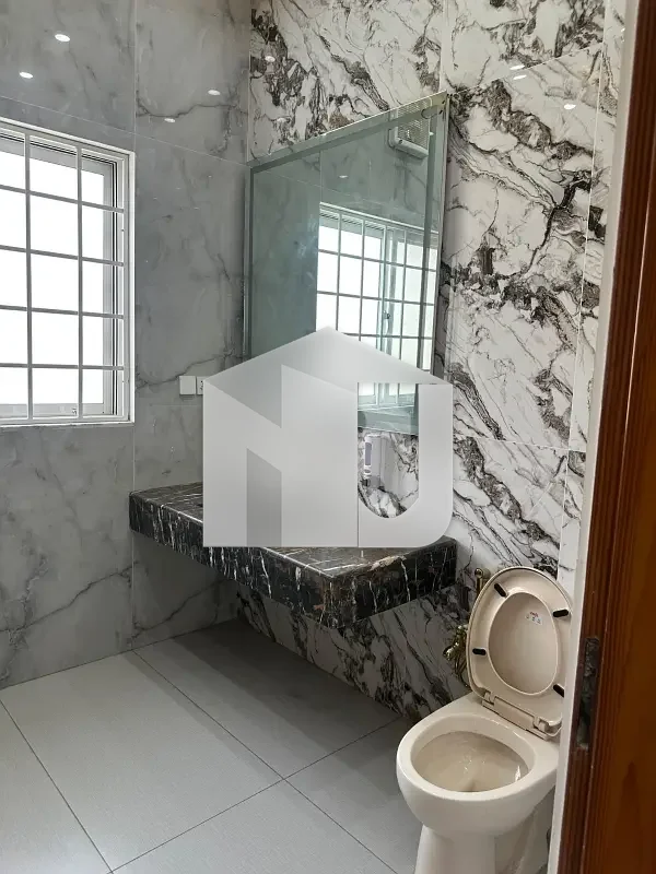 10 Marla Full House Available For Rent, photo 7