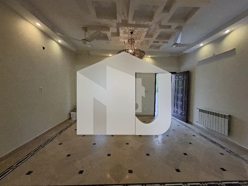 E-11 Beautiful Triple Story House For Rent, photo 3