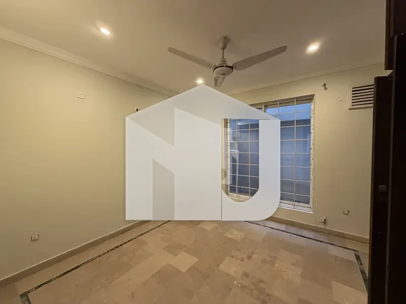 666 Sq. Yards | Newly Renovated Triple-Storey House On Main Hill Road, F-6 | 10+ Bedrooms | Walking Distance To F-6 Markaz, photo 4