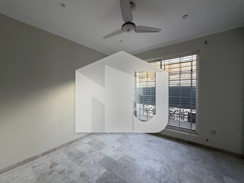 666 Sq. Yards | Newly Renovated Triple-Storey House On Main Hill Road, F-6 | 10+ Bedrooms | Walking Distance To F-6 Markaz, photo 17