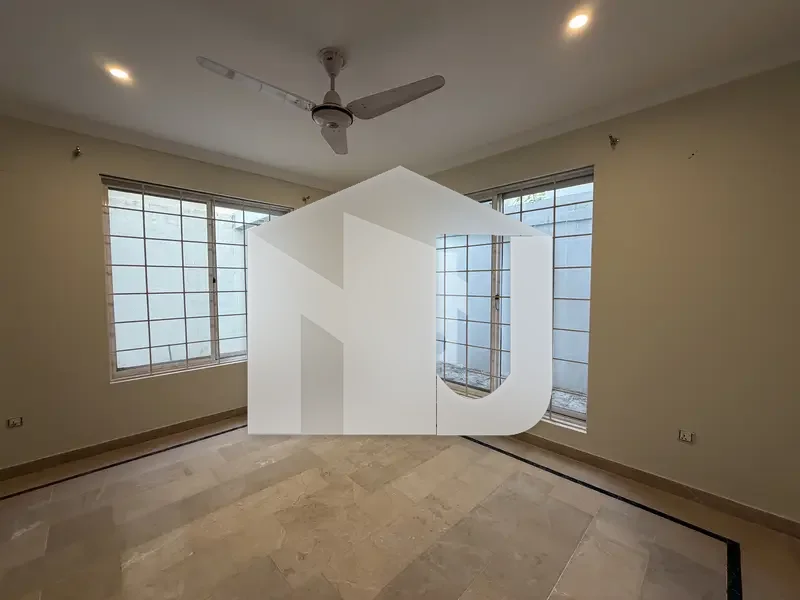 666 Sq. Yards | Newly Renovated Triple-Storey House On Main Hill Road, F-6 | 10+ Bedrooms | Walking Distance To F-6 Markaz, photo 15