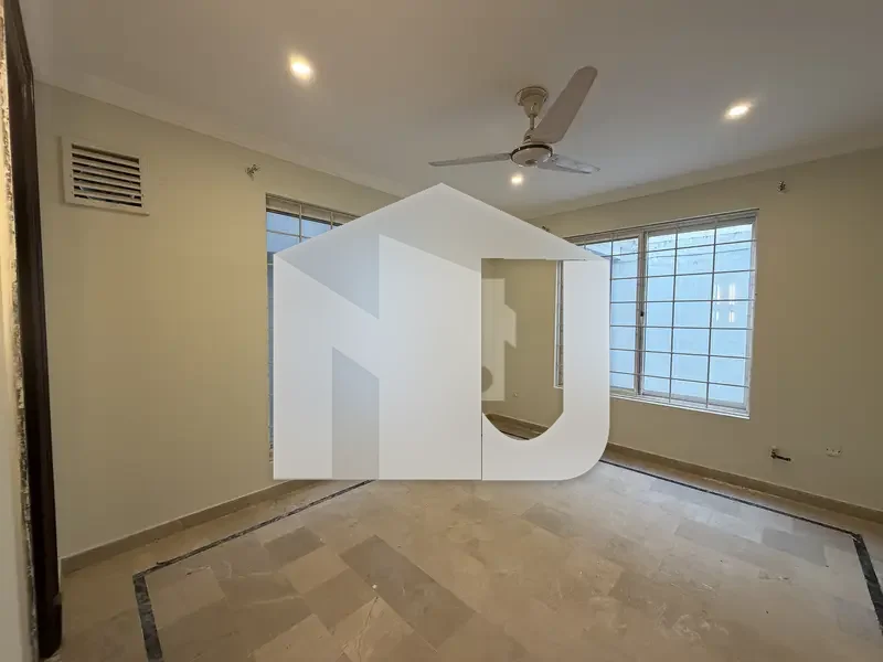 666 Sq. Yards | Newly Renovated Triple-Storey House On Main Hill Road, F-6 | 10+ Bedrooms | Walking Distance To F-6 Markaz, photo 16