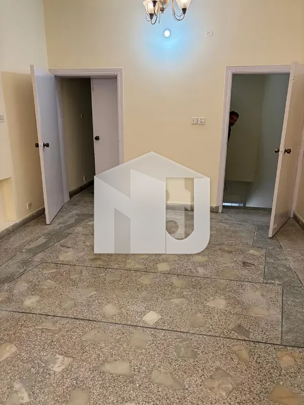 I-8 Triple Storey House For Hostel, photo 18