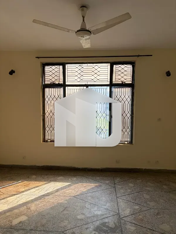 I-8 Triple Storey House For Hostel, photo 8