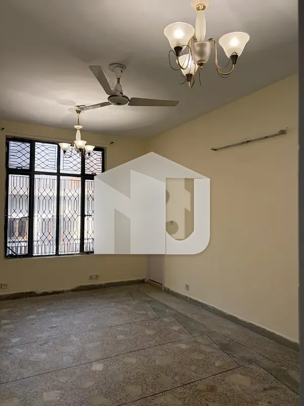 I-8 Triple Storey House For Hostel, photo 6