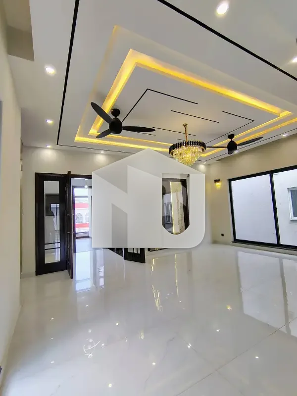 D-12-3 Main Location Brand New Full House For Rent, photo 5