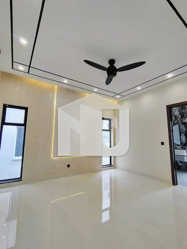 D-12-3 Main Location Brand New Full House For Rent, photo 6