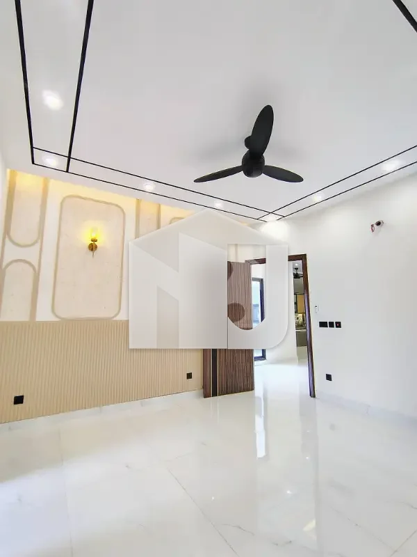 D-12-3 Main Location Brand New Full House For Rent, photo 8