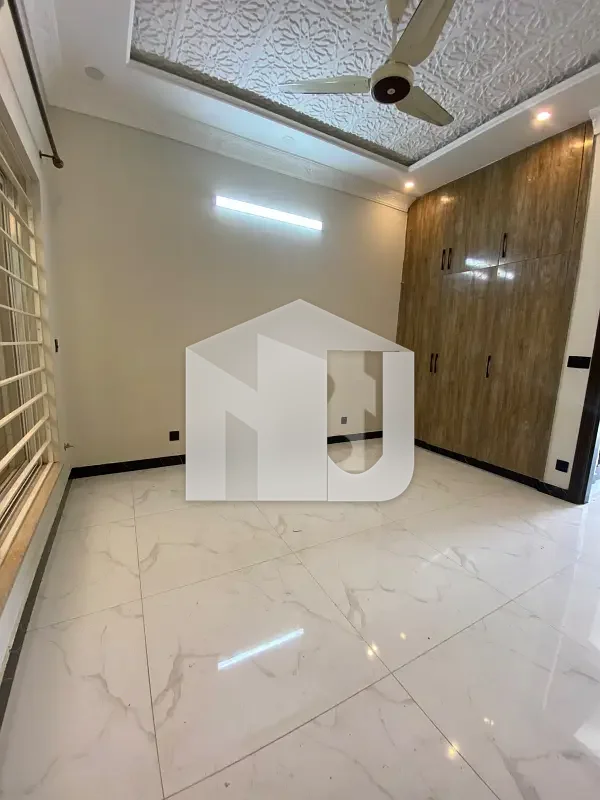 D-12 4Marla House For Rent 3bed With Washroom Drawing Dining Lounge Kichen Servant Room Parking No Gas Installed, photo 3