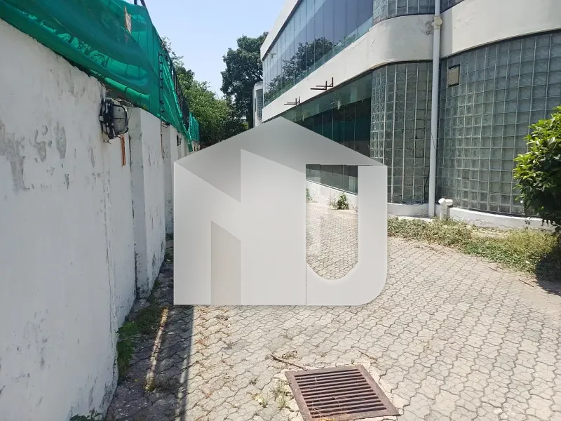 G 6 FULL HOUSE ( 2133 SQ YDS ) DOUBLE STOREY UN FURNSHED AVIALABLE FOR RENT, photo 2